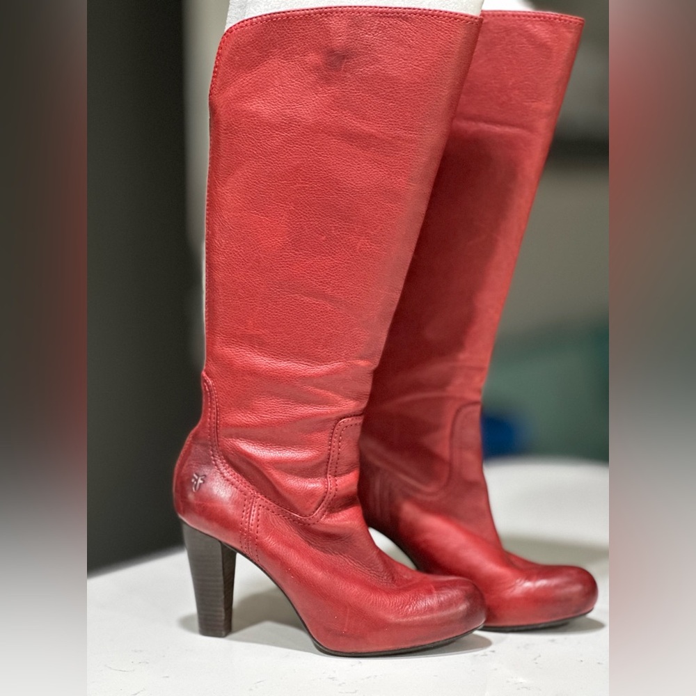 Red leather FRYE Miranda back zip tall boots size 8.5